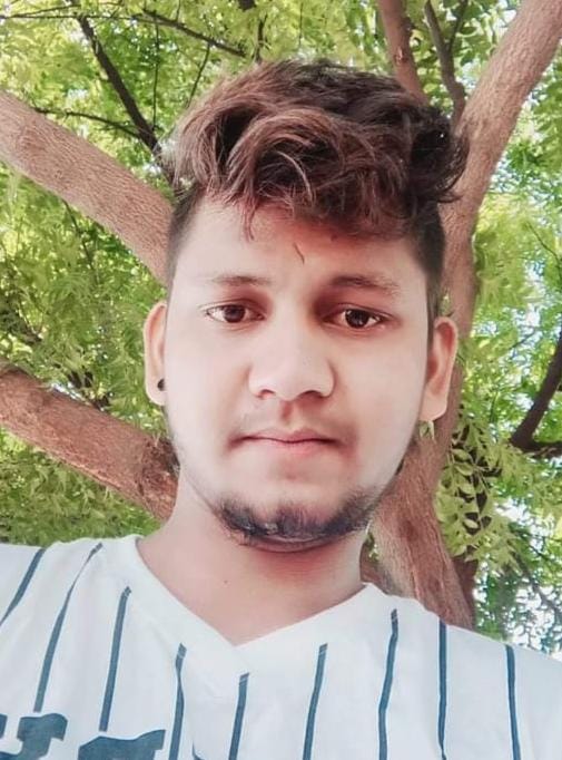 Boy  hanged himself by making a cloth noose, the mother reached the shanty while searching in the night and wa