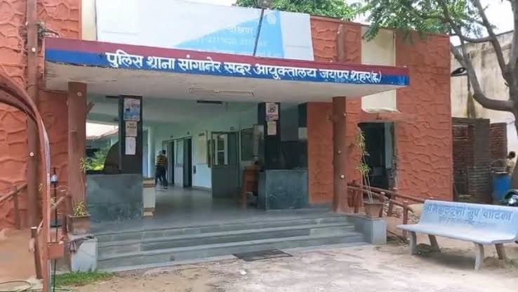 Crime: biker boy and girl absconding after firing on a youth in jaipur on road