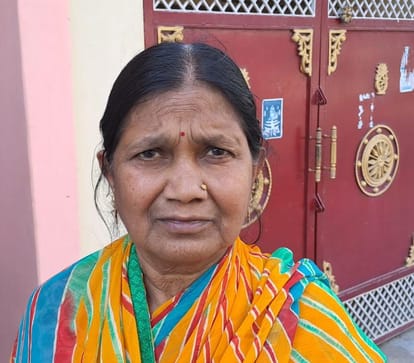 snatching the chain of a woman cleaning outside the house, people are in panic due to two incidents