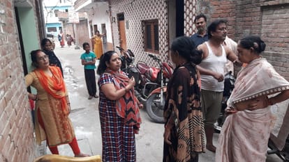 The young man had died in Unnao, the body was rotting for four days, the sister said brother is sleeping