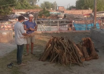 The young man had died in Unnao, the body was rotting for four days, the sister said brother is sleeping