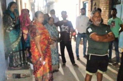 The young man had died in Unnao, the body was rotting for four days, the sister said brother is sleeping