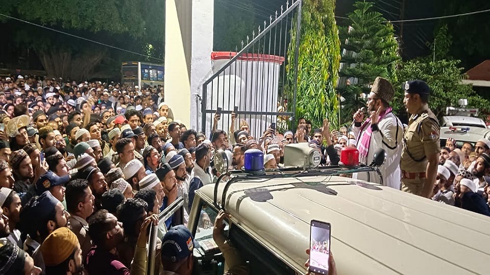 Religious leader Assault Case FIR against 800 people who blocked National Highway Haldwani Uttarakhand