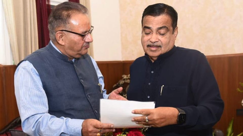 Uttarakhand Cabinet minister Ganesh Joshi meets Nitin Gadkari In delhi Today