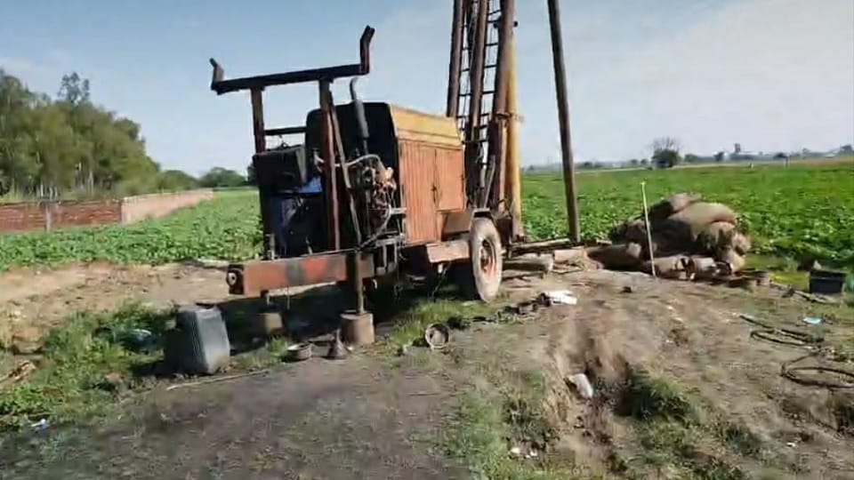 Thieves film style in Kurukshetra, Threatened to shoot watchman