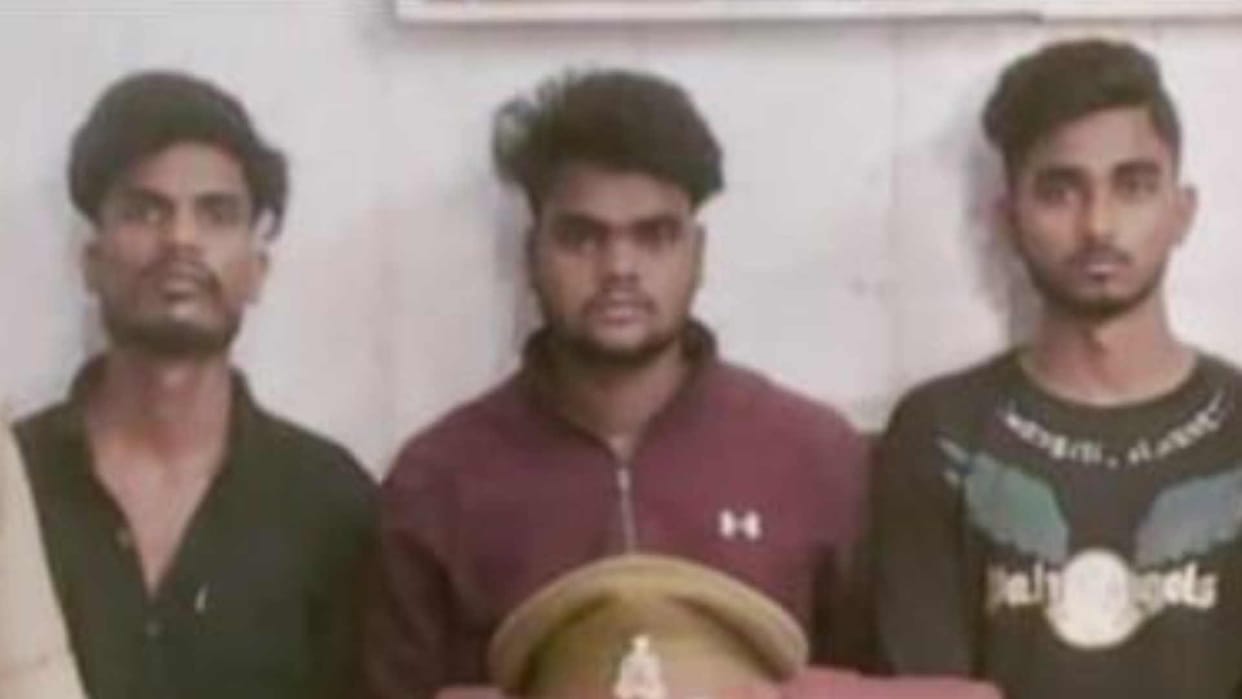 Three accused of robbing mobile phones from passers-by arrested