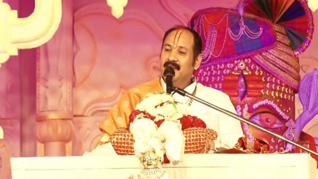 Pandit Pradeep Mishra said - When all are equal, then the path to prosperity will open