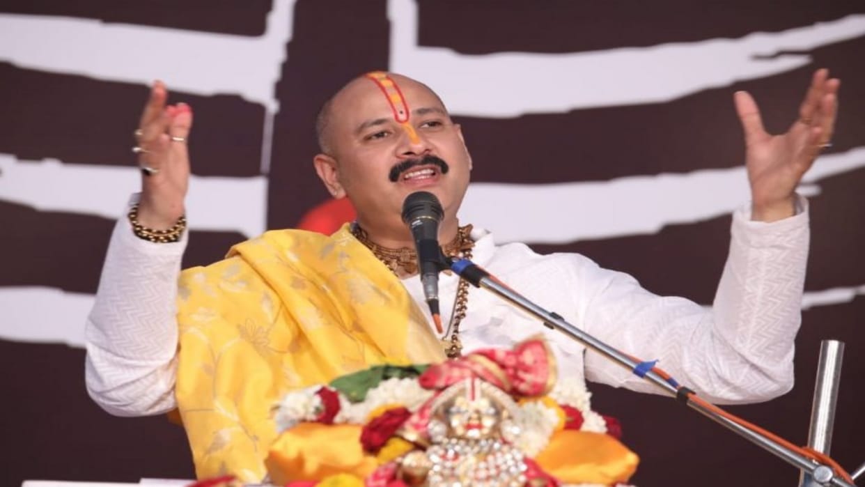 five day Shiv Mahapuran Katha being performed by Pandit Pradeep Mishra completed in Balod completed