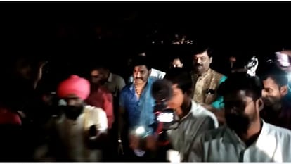 Akanksha Dubey: Pawan Singh came in front of Akanksha Dubey's family, the crowd gathered at night, together sa