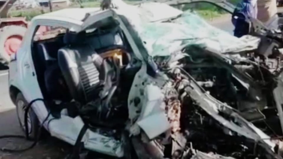 Speeding car collided with tree standing in Kapurthala, Two died