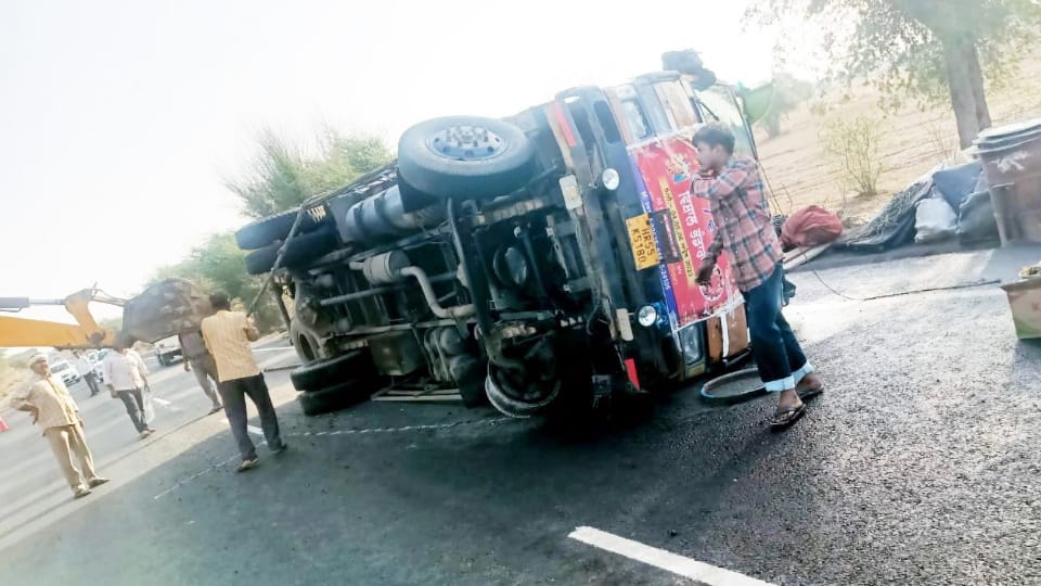 Punjab: Truck of devotees going from Fazilka to Salasar Dham overturned