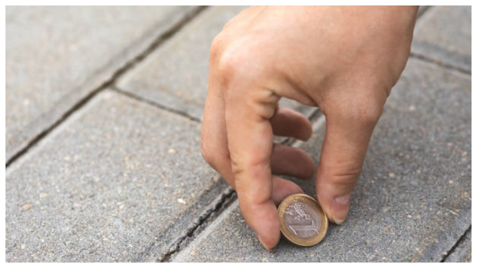 Vastu Tips For Money Is it Shubh or Ashubh to find money fallen on the road