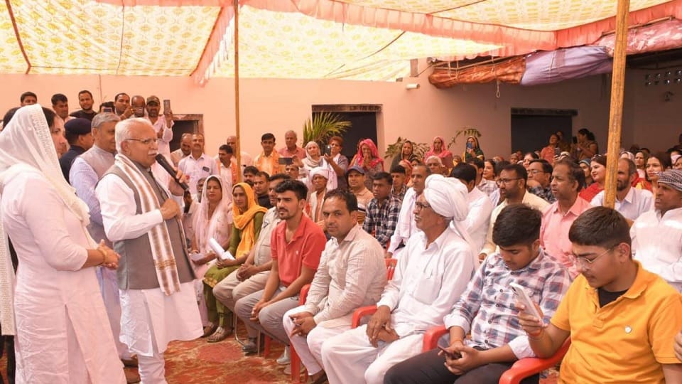 Corona rules broken, Crowd gathered in CM Manohar public dialogue programs