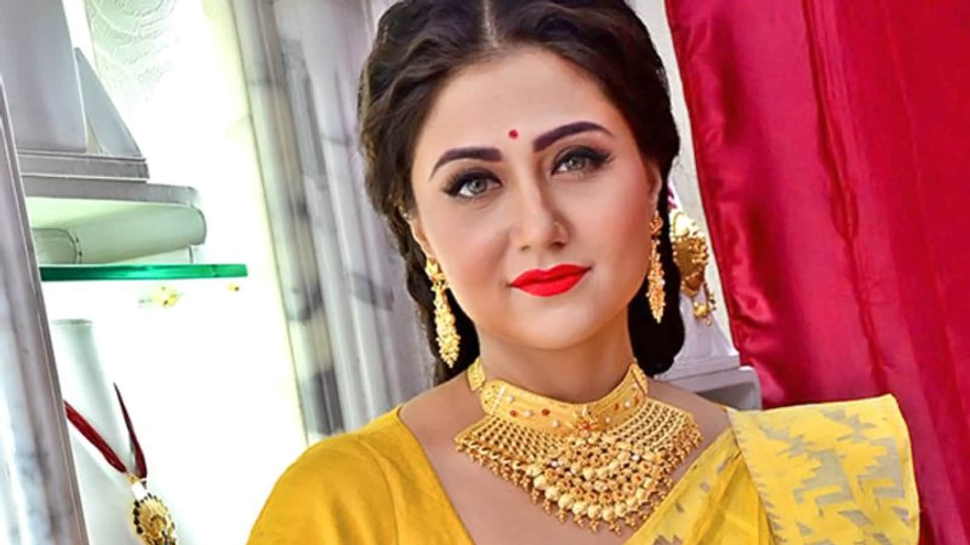 Swastika Mukherjee Received Threat mail of her Morphed Photos Actress Complaint at Golf Green police Station