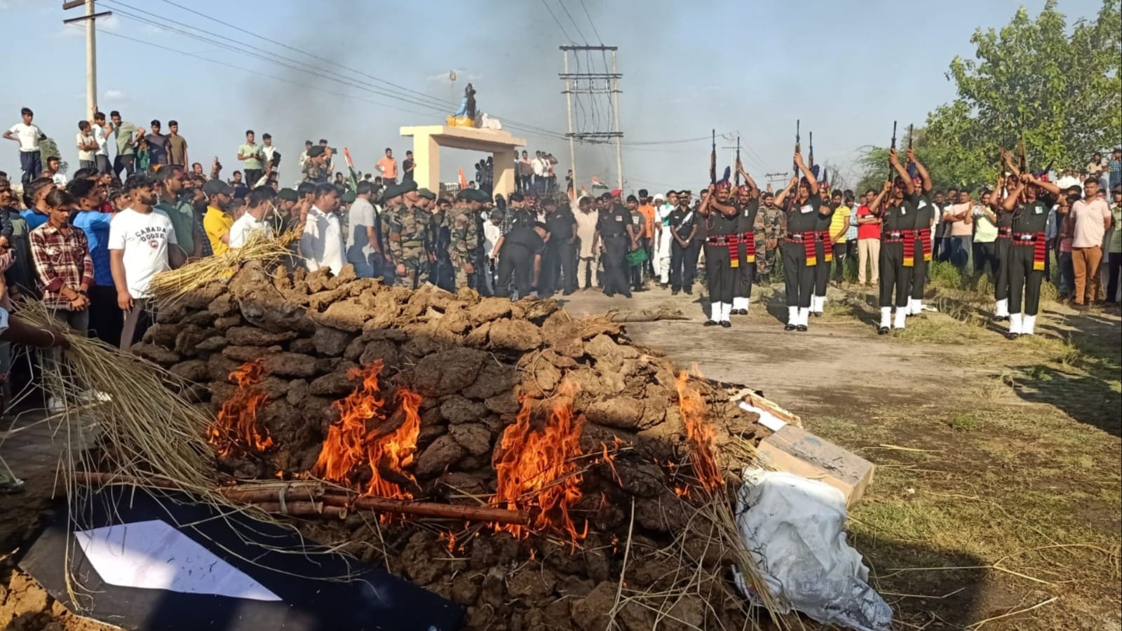 Martyr Balwinder of village Gyeong of Kaithal was cremated with state honours