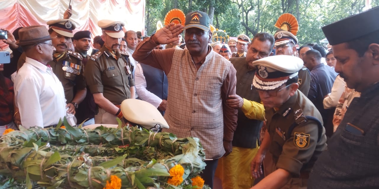 Uttarakhand Martyr Soldier Assistant Commandant tikam Singh Funeral Family Crying photos