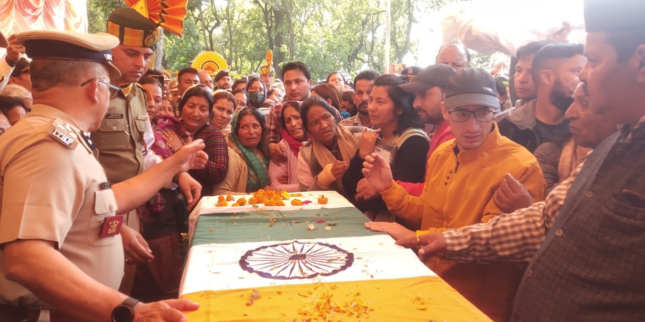 Uttarakhand Martyr Soldier Assistant Commandant tikam Singh Funeral Family Crying photos