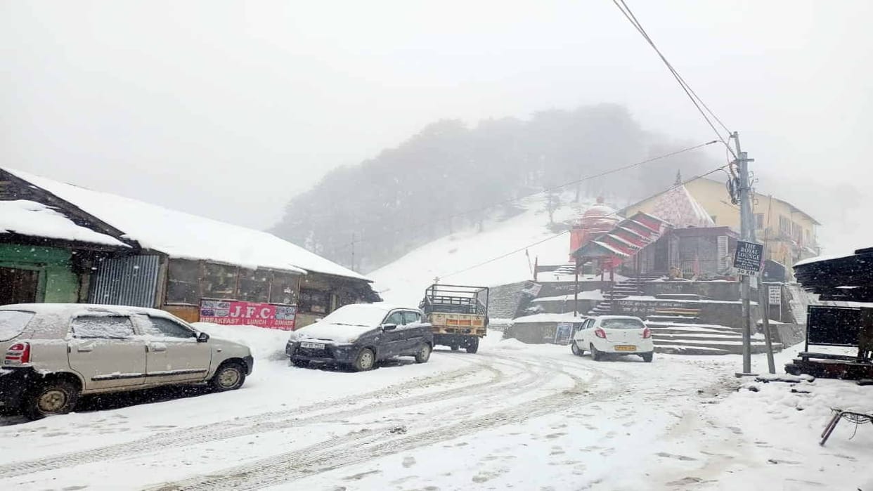 Himachal Weather update: fresh snowfall at South Portal Manali-Leh road, vehical skidding
