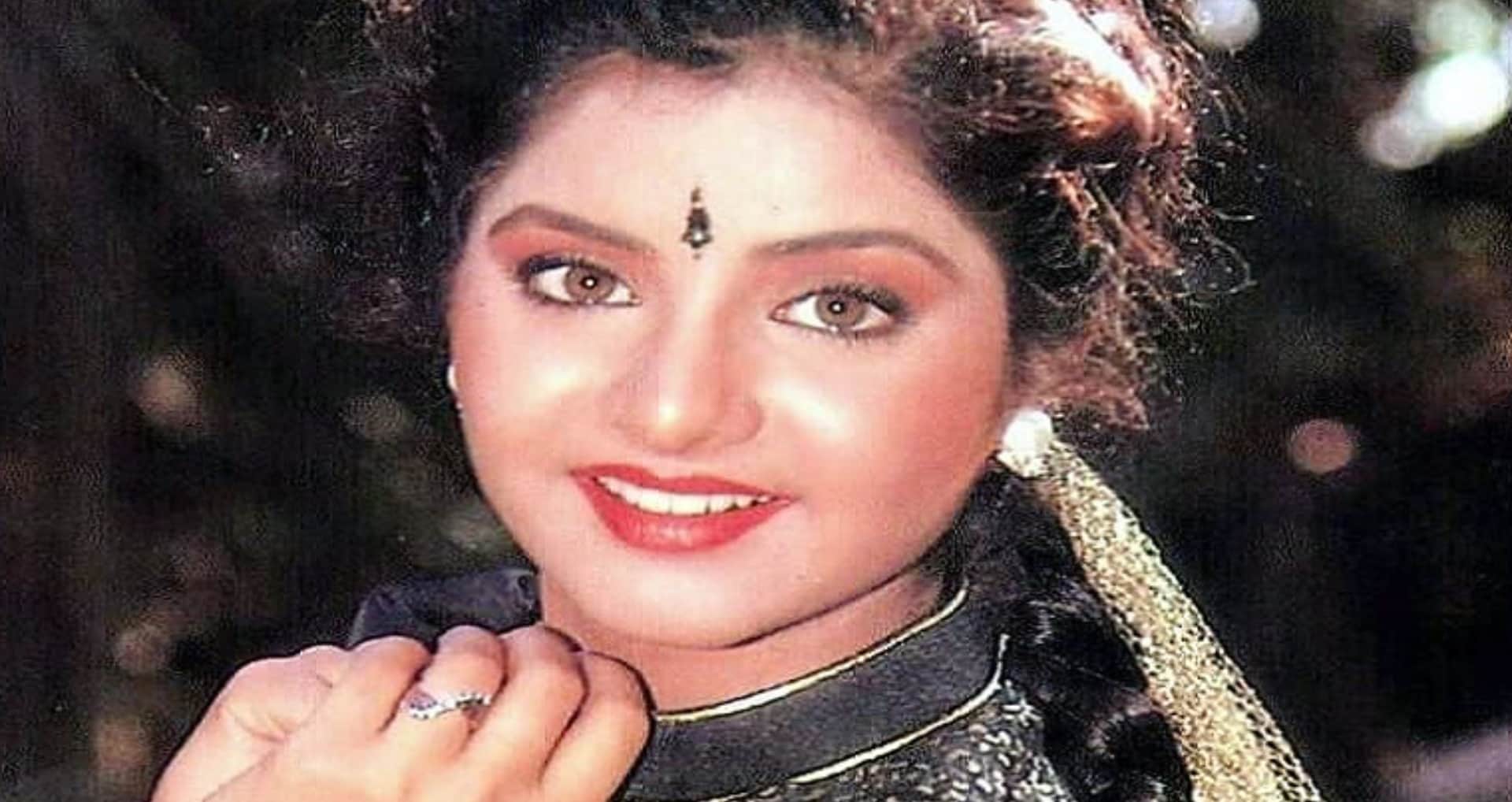 Divya Bharti death anniversary know about actress supehit films like vishwatma and her mysterious died read