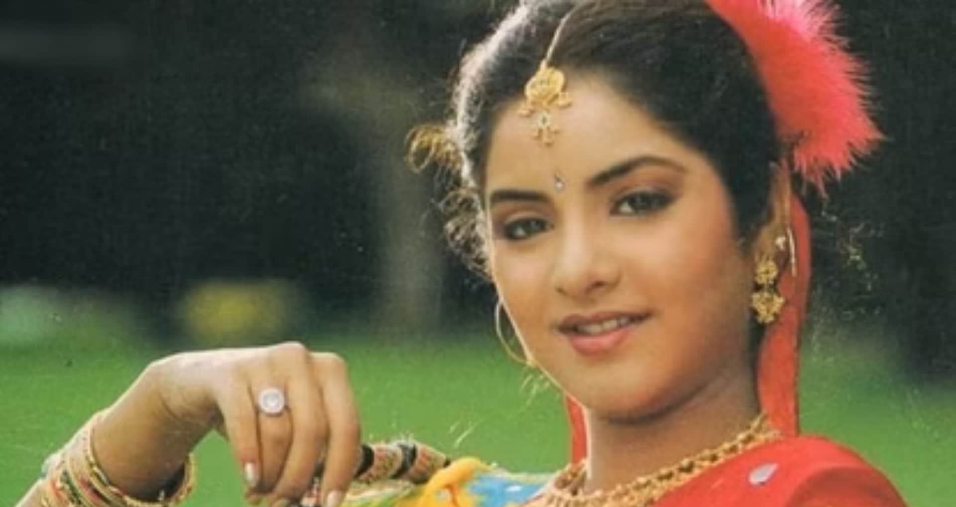 Divya Bharti death anniversary know about actress supehit films like vishwatma and her mysterious died read