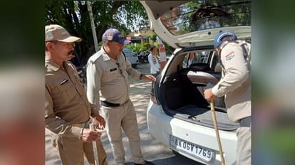 Amritpal Singh: अमृतपाल के नेपाल और यूपी जाने की आशंका, खटीमा और सितारगंज में पुलिस ने बढ़ाई सतर्कता Amritpal may hide in Nepal and UP police increased vigilance in Khatima and Sitarganj