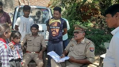 Unnao: प्रधानाचार्य पर कुल्हाड़ी से हमला, सिर और हाथ-पैर में तीन वार, आरोपी बोला- महिला पर करता था छींटाकशी Principal attacked with an axe in Unnao, three blows in the head and hands and feet