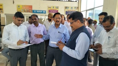 Varanasi: काशी स्टेशन पर अपनी जमीन कब्जा मुक्त कराएगा रेलवे, जल्द शुरू होगा पुनर्निर्माण का काम indian Railway will free its land encroachment at Kashi station for reconstruction work