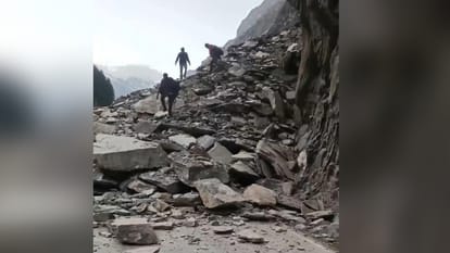 Badrinath Highway closed near Hanuman Chatti after rock Cracked and falling boulder