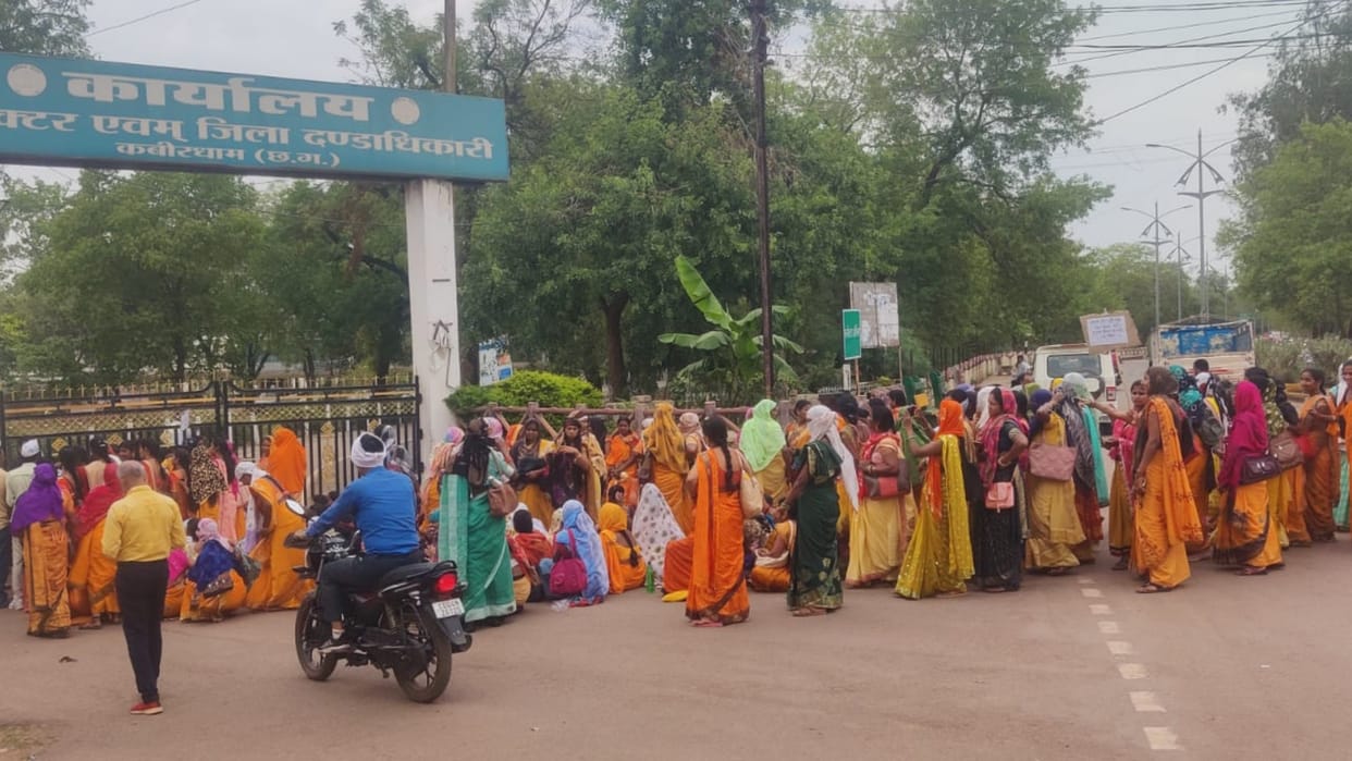 Strike of 6 thousand women of 'Bihan' in chhattisgarh Kabirdham