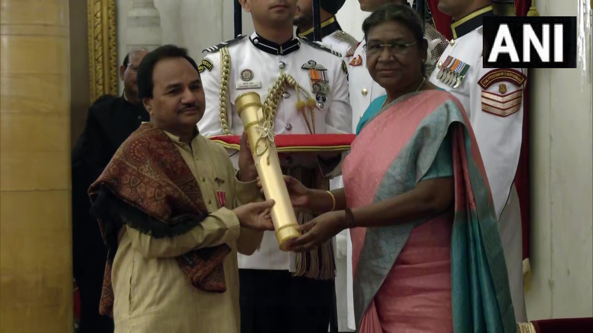 Padma Shri Padma Vibhushan Awards from President Droupadi Murmu See All Photos And Videos Latest News Update