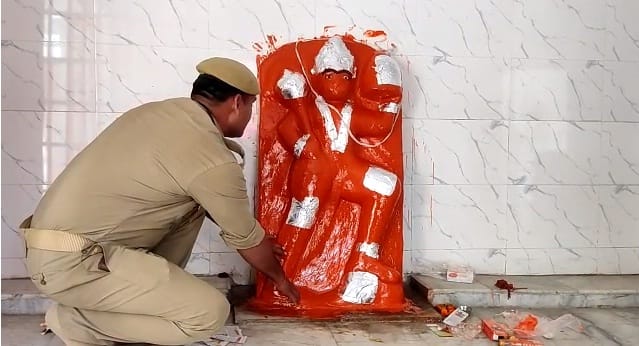 Tears came out from the statue of Bajrangbali in Kanpur, A crowd of devotees gathered considering it a miracle