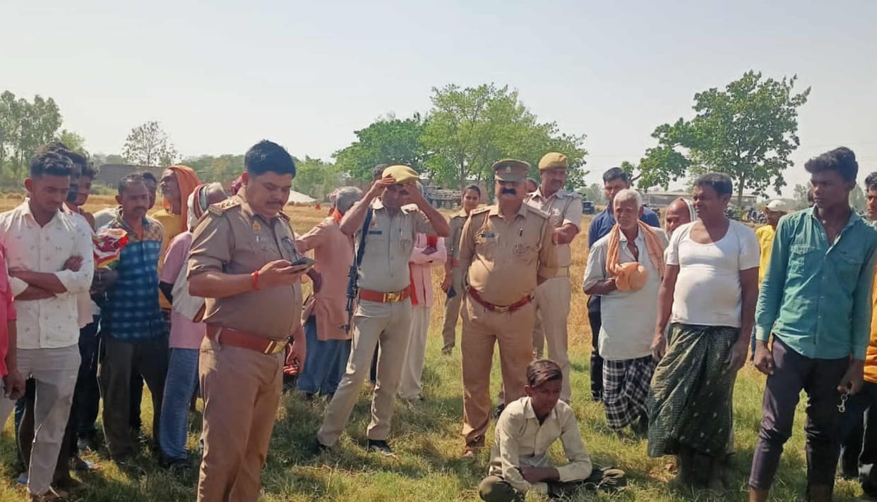 Tempo driver strangled to death in deoria