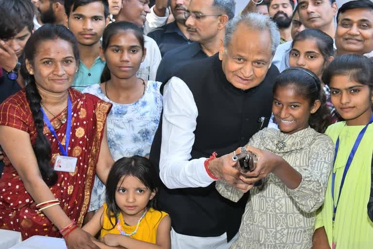 Rajasthan: Cm approved para legal volunteers in police stations, 155 schools upgradation
