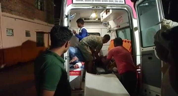 Ghazipur Accident: uncontrolled bike collided with a tree, one youth died on the spot, another seriously injur