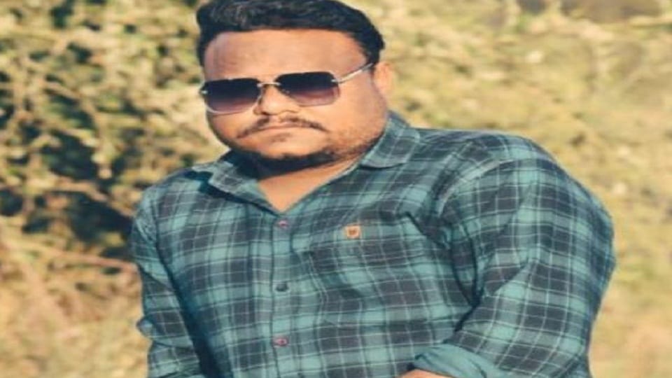 Youth drowns in Ganga while taking bath to immerse wife's ashes in Sangam