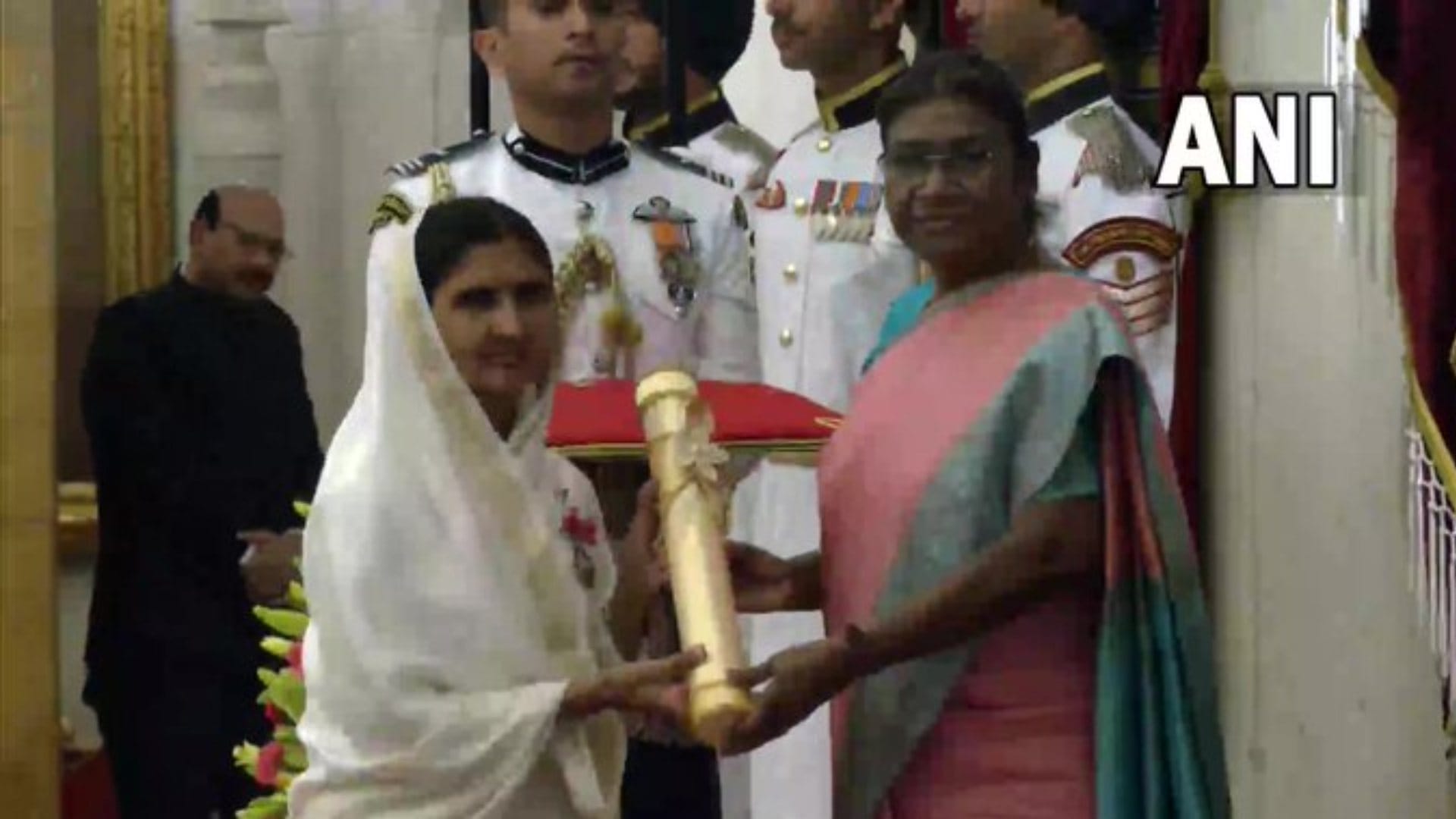 Padma Shri Padma Vibhushan Awards from President Droupadi Murmu See All Photos And Videos Latest News Update