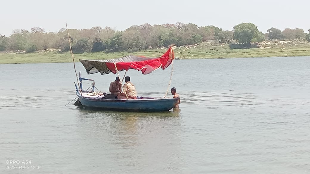 Youth drowned in Ganga after slipping foot in Markandeya Mahadev temple, brother created noise, search continu