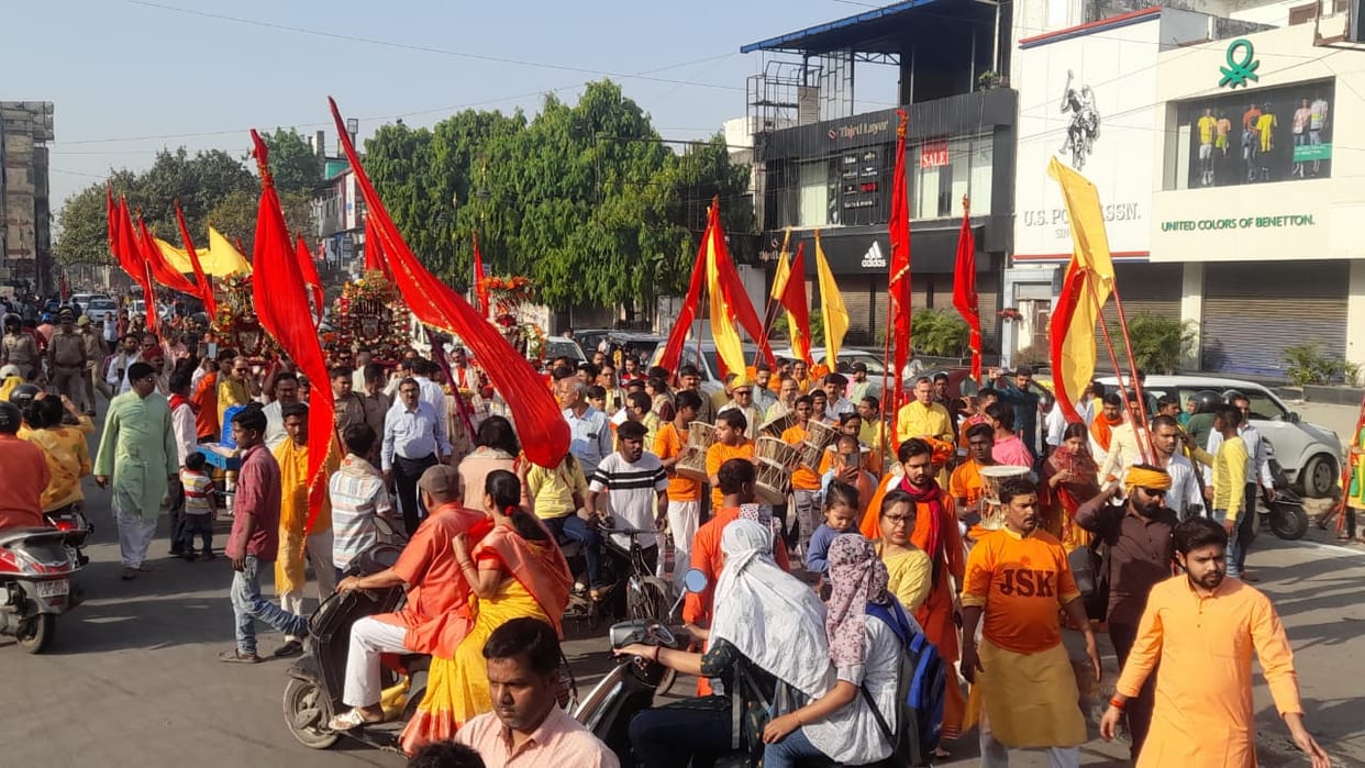 What is the importance of red flag on Hanuman Janmotsav, 75 feet flag became the center of attraction