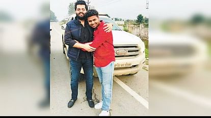 Umesh Pal Murder Case:Mafia Atiq son Photo with former Pradhan son goes viral, STF investigating