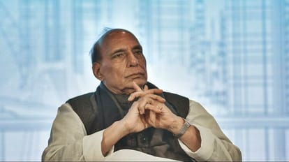 SCO: सीमा विवाद के बाद पहली बार भारत आए चीनी रक्षा मंत्री, राजनाथ सिंह से की मुलाकात; इन मुद्दों पर हुई चर्चा SCO Defence Ministers Meeting Rajnath Singh held bilateral meeting with Chinese counterpart Latest News Update