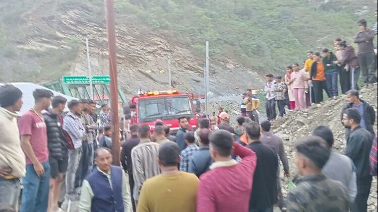 Dehradun News: Fierce fire broke out in a house near Tuni bridge in Vikasnagar