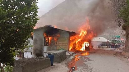 Uttarakhand:त्यूनी में लकड़ी के चार मंजिला घर में लगी भीषण आग, जिंदा जले  चार बच्चे - Dehradun News: Fierce Fire Broke Out In A House Near Tuni  Bridge In Vikasnagar - Amar