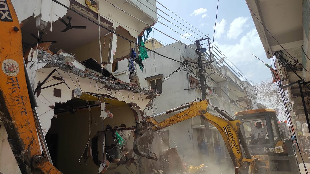 The red street of the murder accused was paved with debris, bulldozers walked on the houses of the four accuse