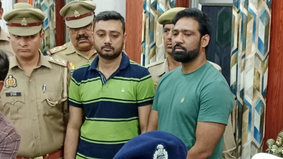 rampur abdullah azam two friends arrested in gangster act reward of 25 thousand
