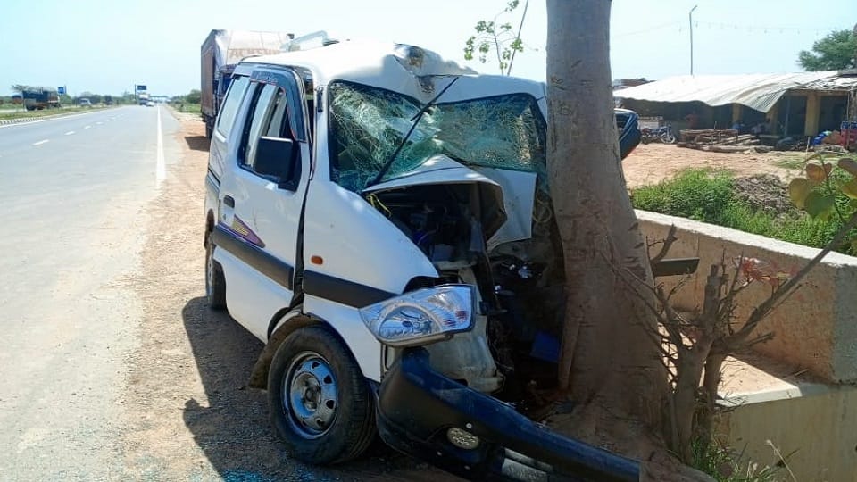 Car returning from marriage collided with tree three killed and five injured