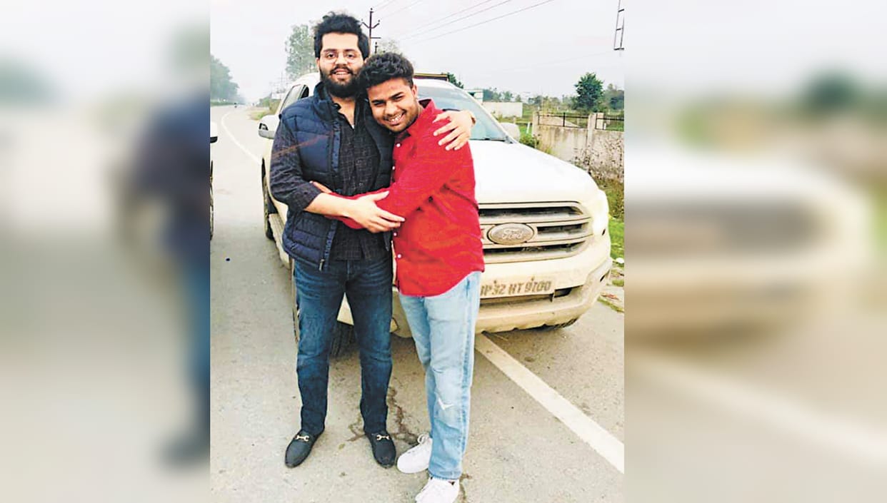 Umesh Pal Murder Case:Mafia Atiq son Photo with former Pradhan son goes viral, STF investigating