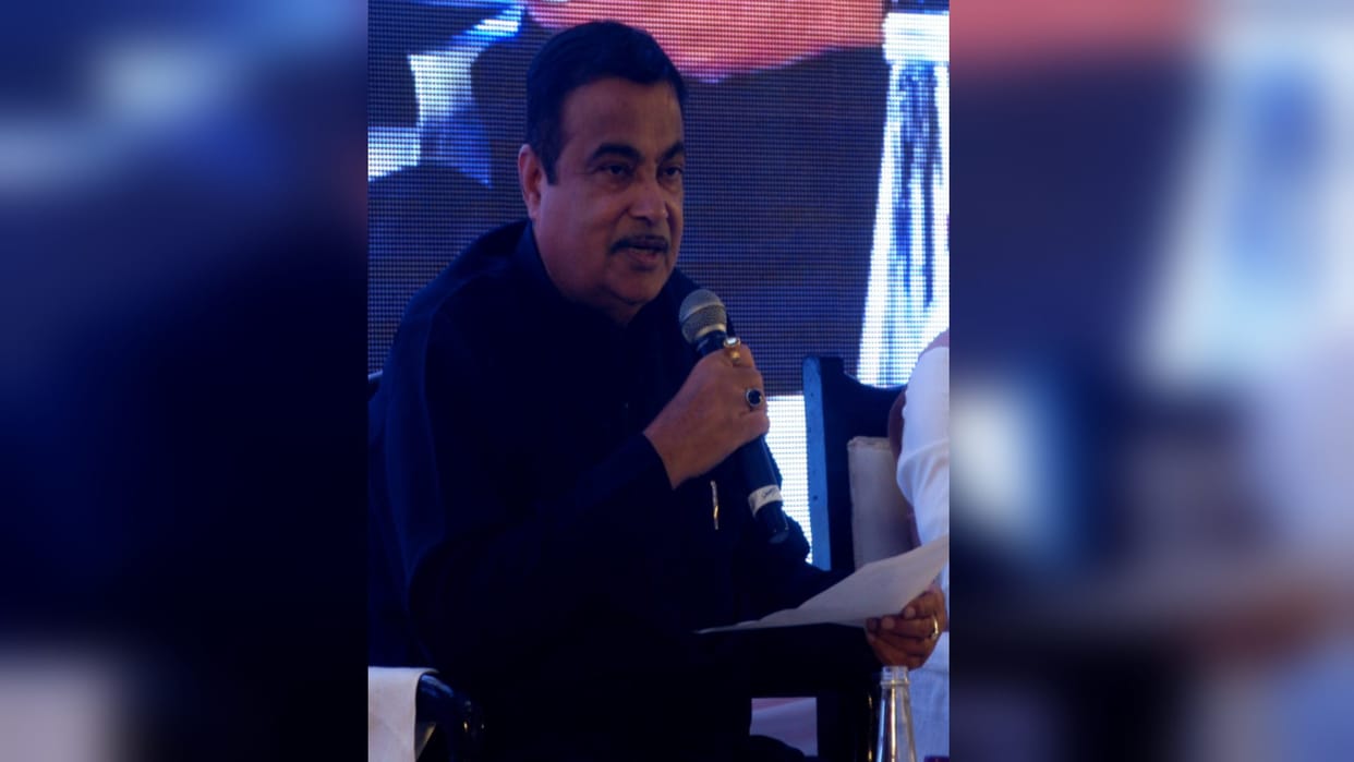Minister Nitin Gadkari said there will be roads like America and preparations are also on to run drain taxis