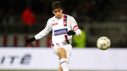 Best Free Kick Takers Players in Football From David Beckham to Roberto Carlos and Ronaldo
