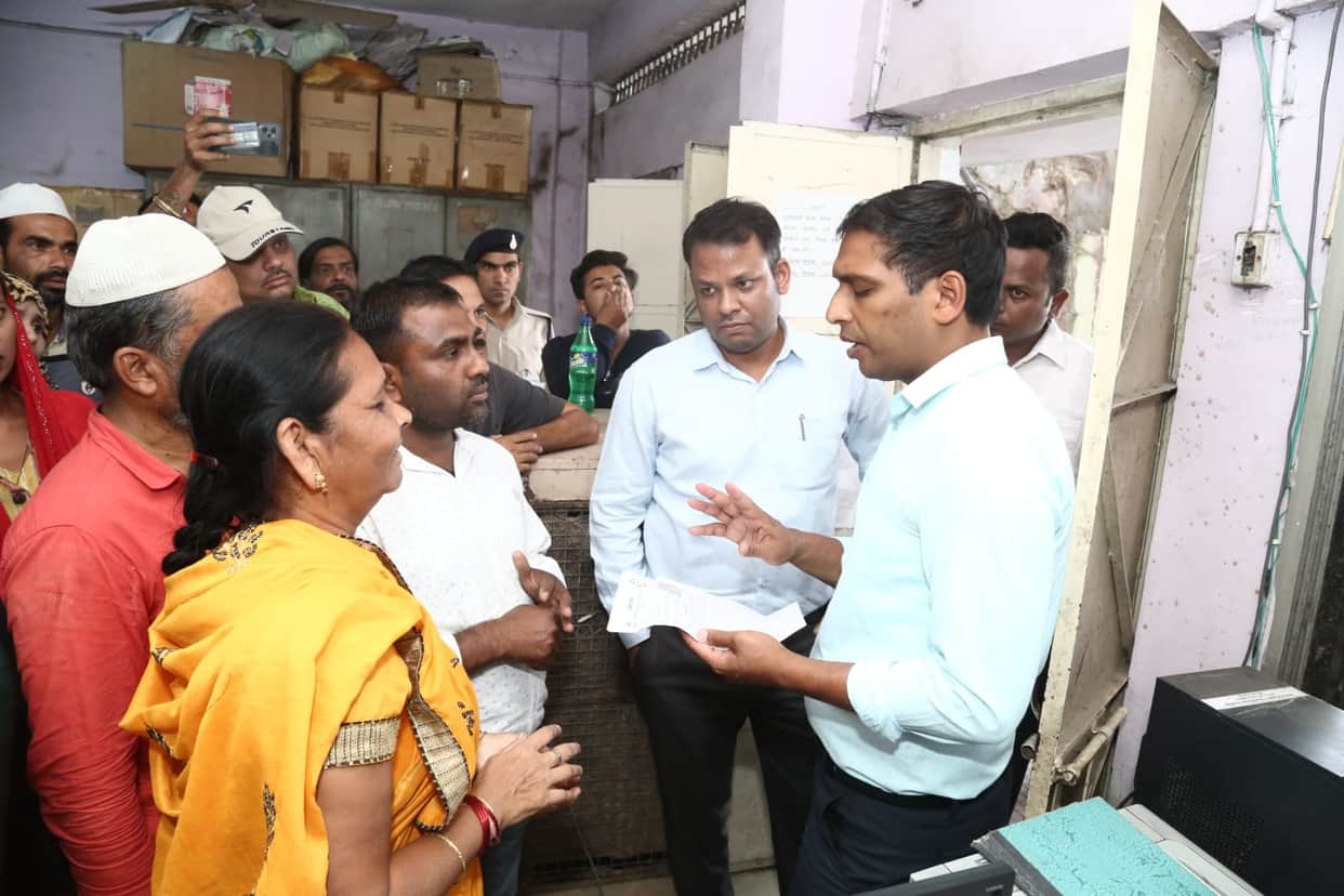 MP News: CM changed the order of CS for the first time, Collector Ashish Singh arrived to inspect as soon as h