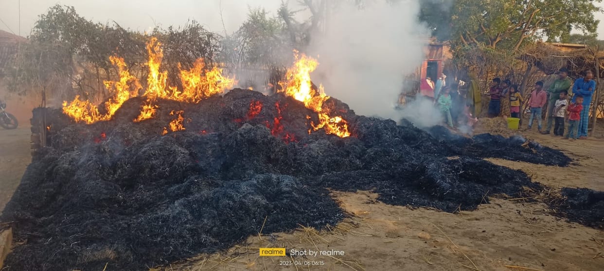 After unseasonal rains now lightning strikes Crop burnt in front of eyes and farmers kept watching
